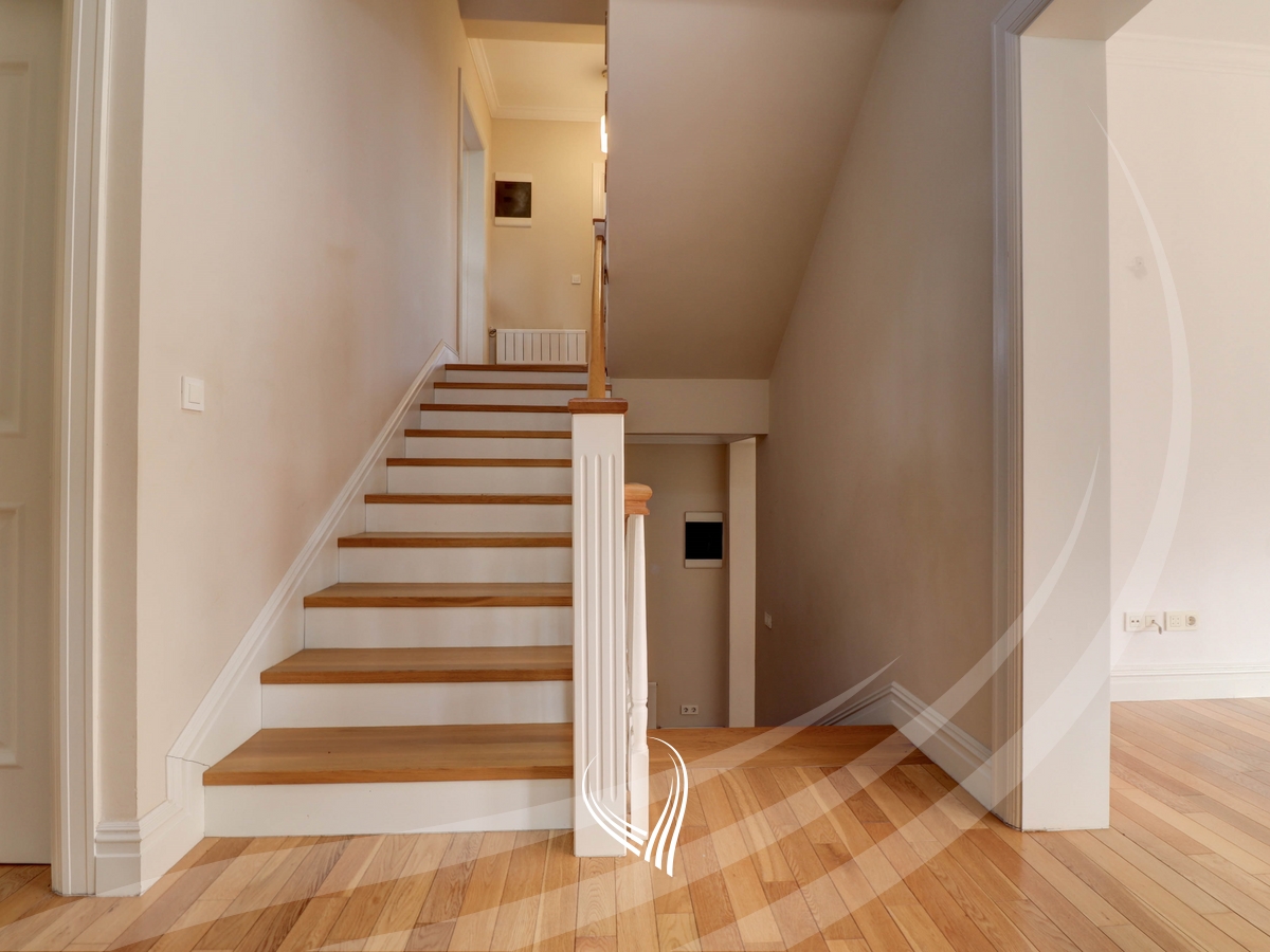 330m2 house for rent in International Village11