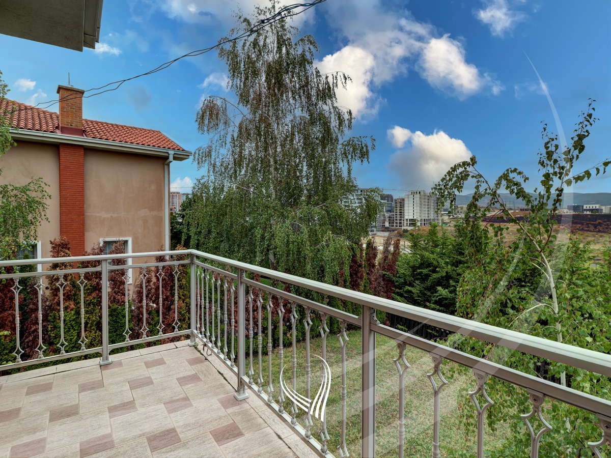 330m2 house for rent in International Village13