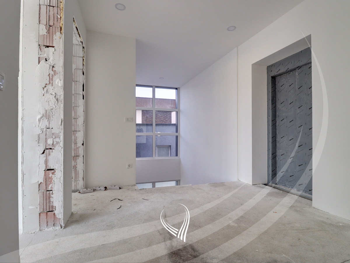 490m2 property for sale in the Arbëria neighborhood - Dragodan9