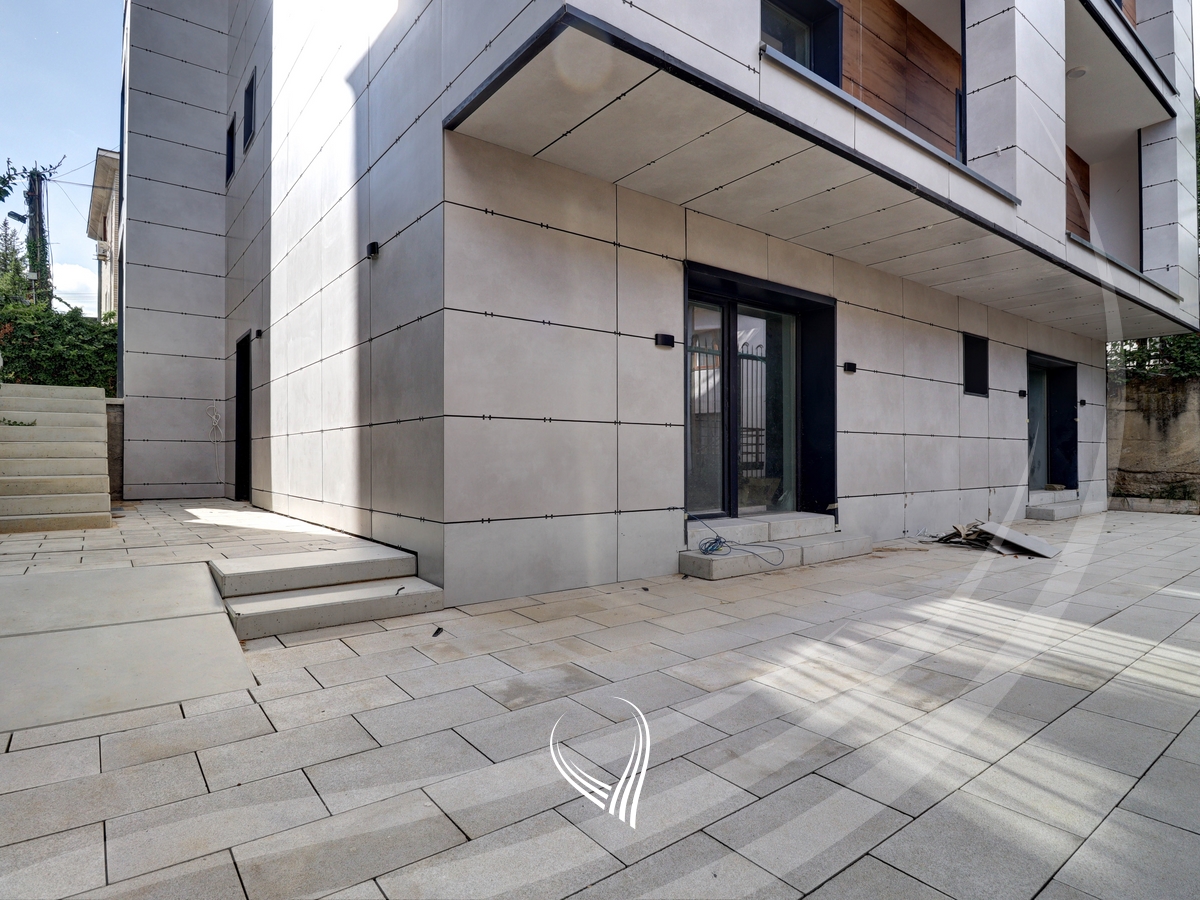 490m2 property for sale in the Arbëria neighborhood - Dragodan3