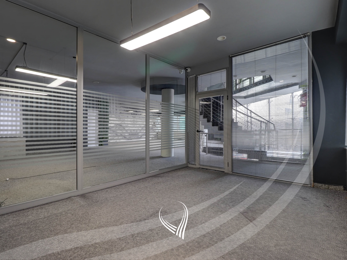 Commercial property 1,000m2 for rent in Dodona neighborhood11