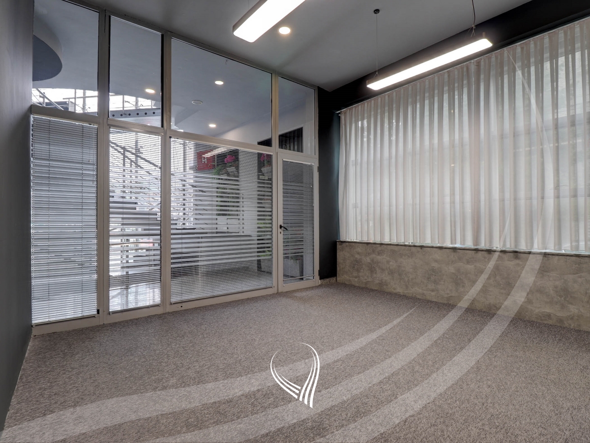 Commercial property 1,000m2 for rent in Dodona neighborhood19