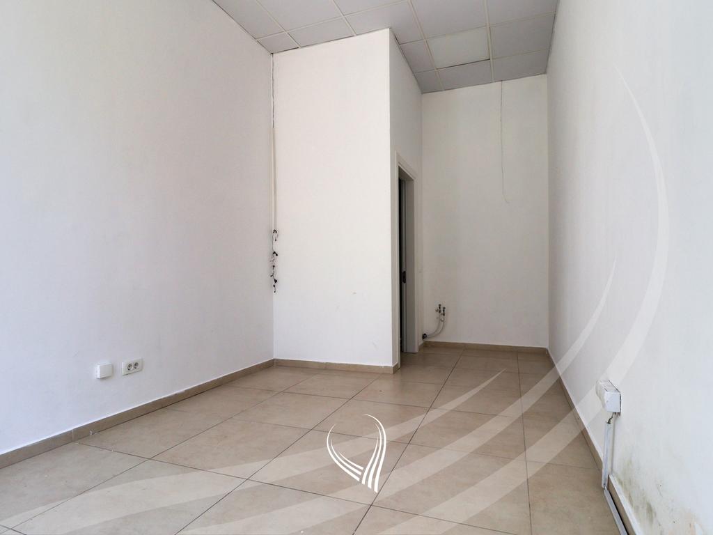 25m2 commercial space for rent in the Bregu I Diellit neighborhood2