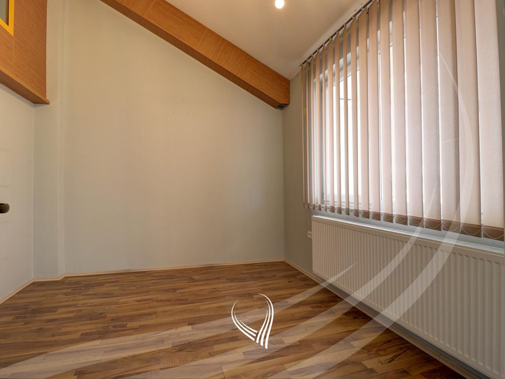 Office 203m2 + 60m2 terrace for rent in Dodona neighborhood6