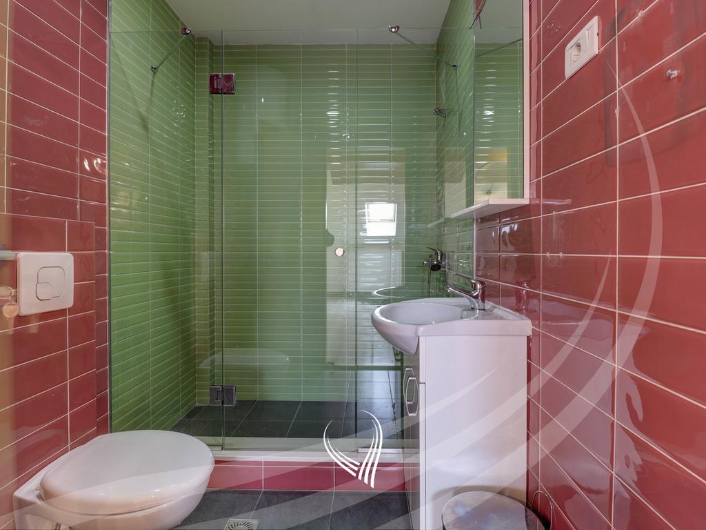 Office 203m2 + 60m2 terrace for rent in Dodona neighborhood11