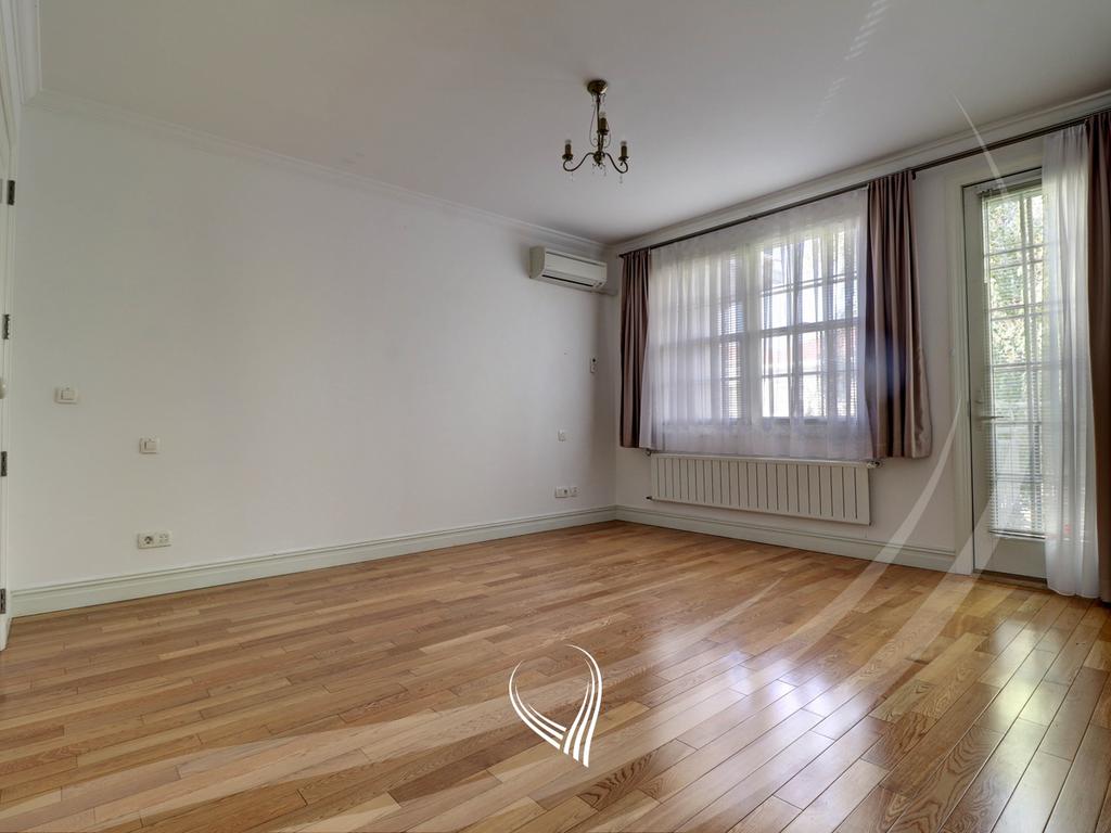 300m2 house for rent in International Village4