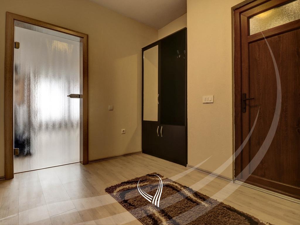 Banesë me 2 dhoma gjumi me qira në lagjen Tophane10