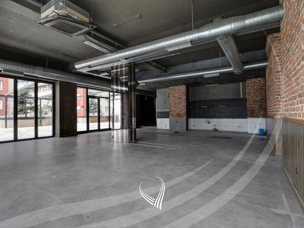 415m2 commercial space for rent in the Arbëria neighborhood5