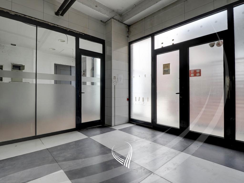 415m2 commercial space for rent in the Arbëria neighborhood16