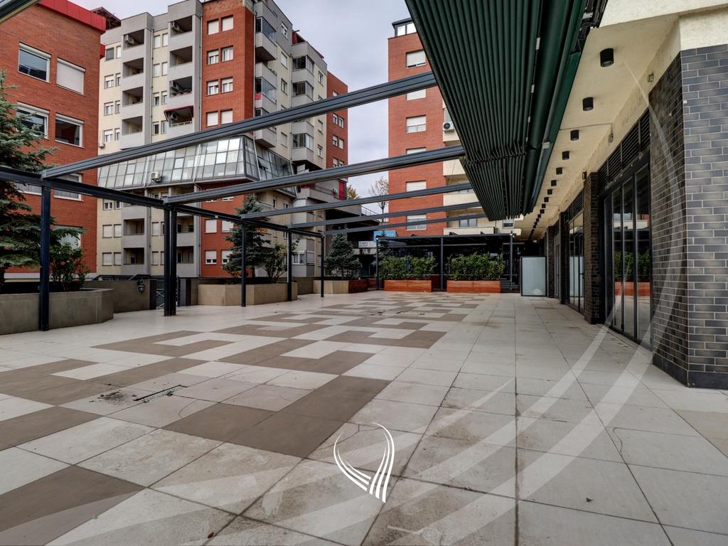 415m2 commercial space for rent in the Arbëria neighborhood20