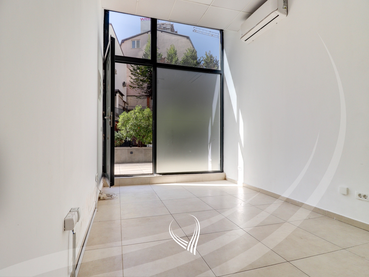 25m2 commercial space for rent in the Bregu I Diellit neighborhood1