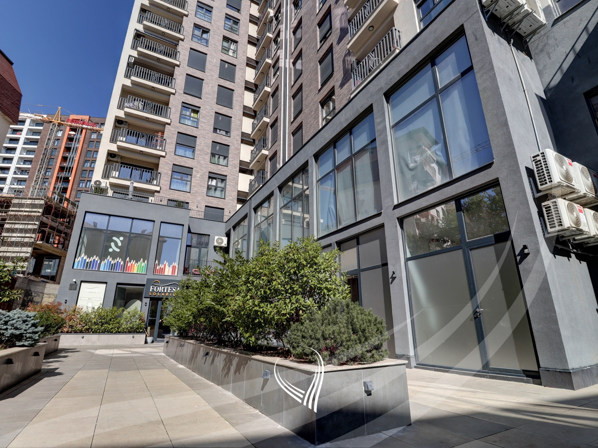 25m2 commercial space for rent in the Bregu I Diellit neighborhood3