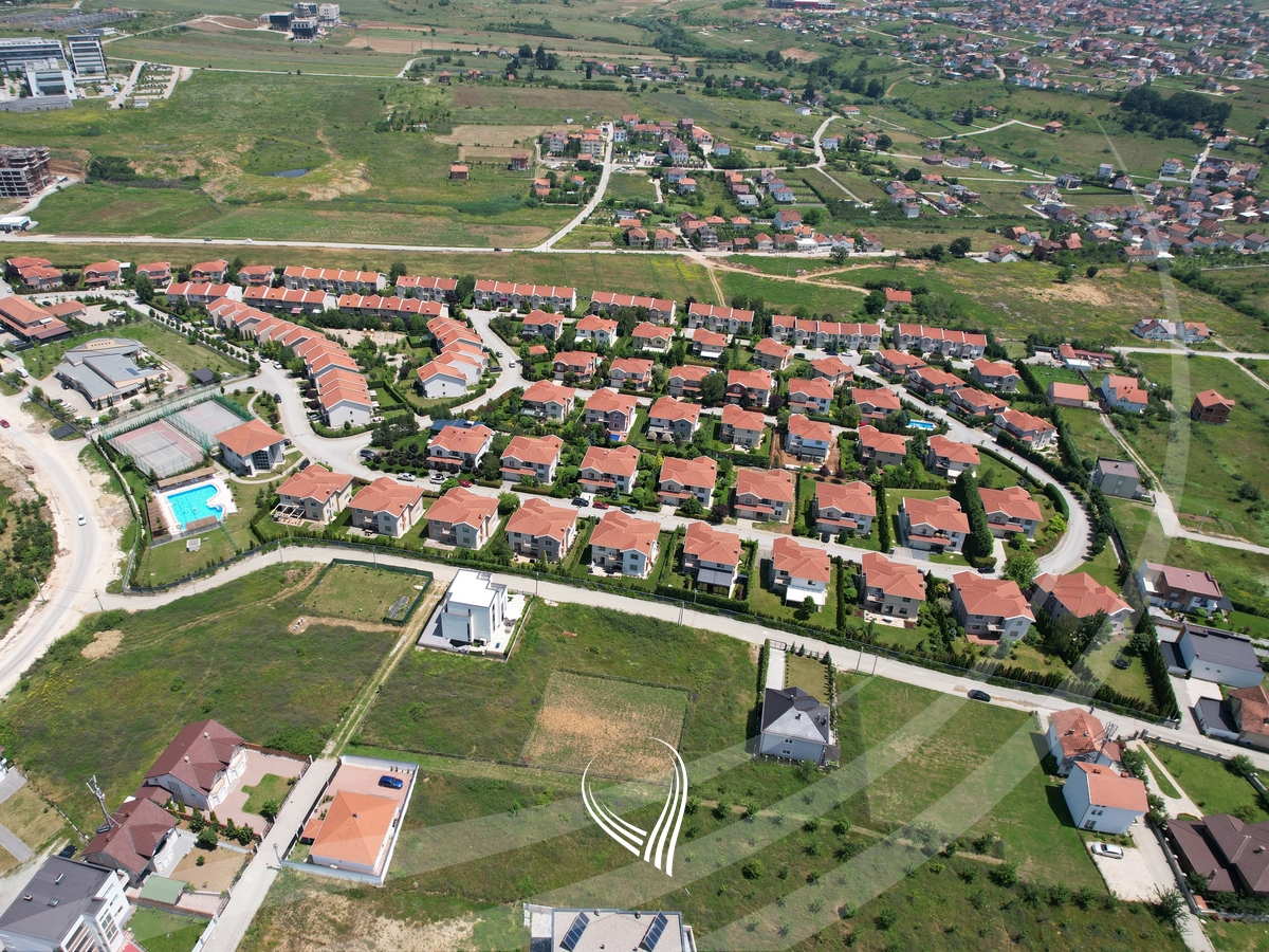 300m2 house for rent in International Village