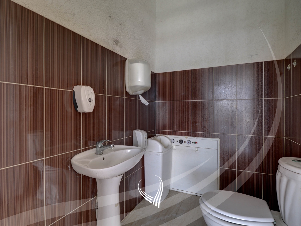 147m2 commercial space for rent in the Arbëria – Dragodan neighborhood5