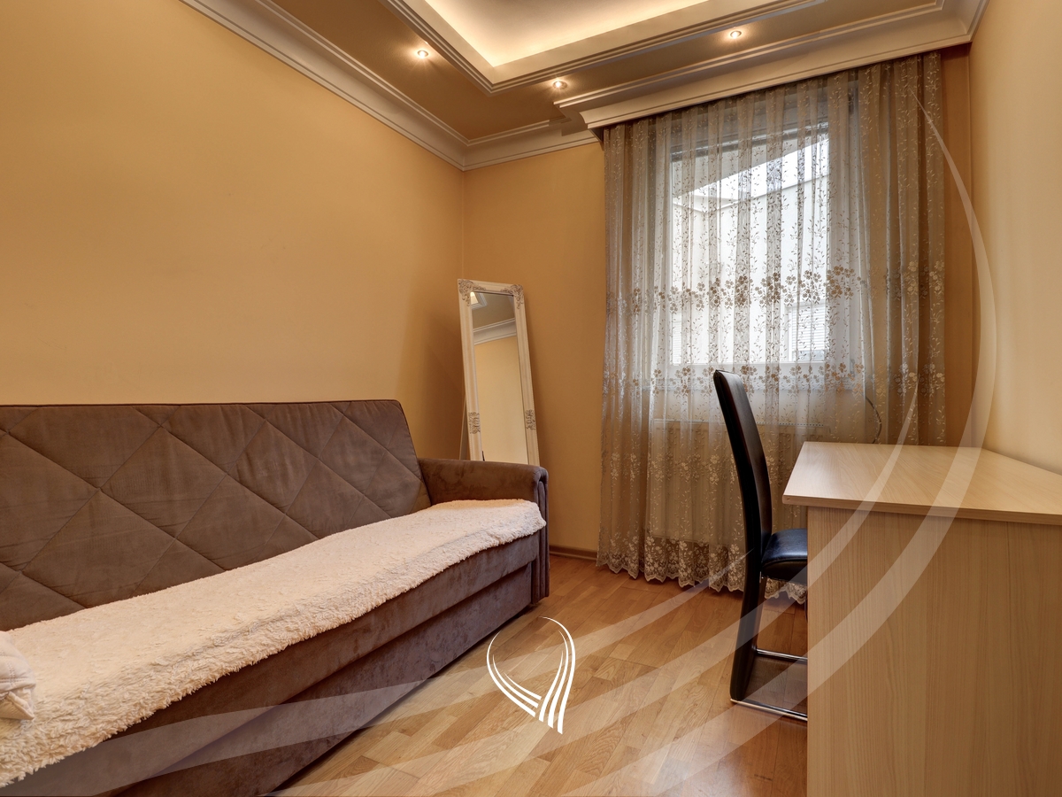 3-bedroom apartment for rent in the Tophane neighborhood4
