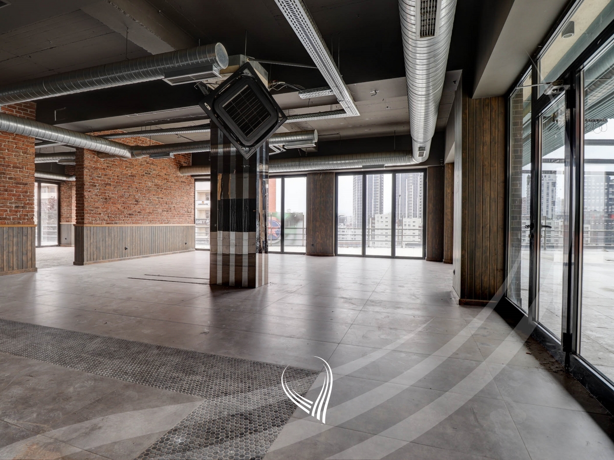 415m2 commercial space for rent in the Arbëria neighborhood2