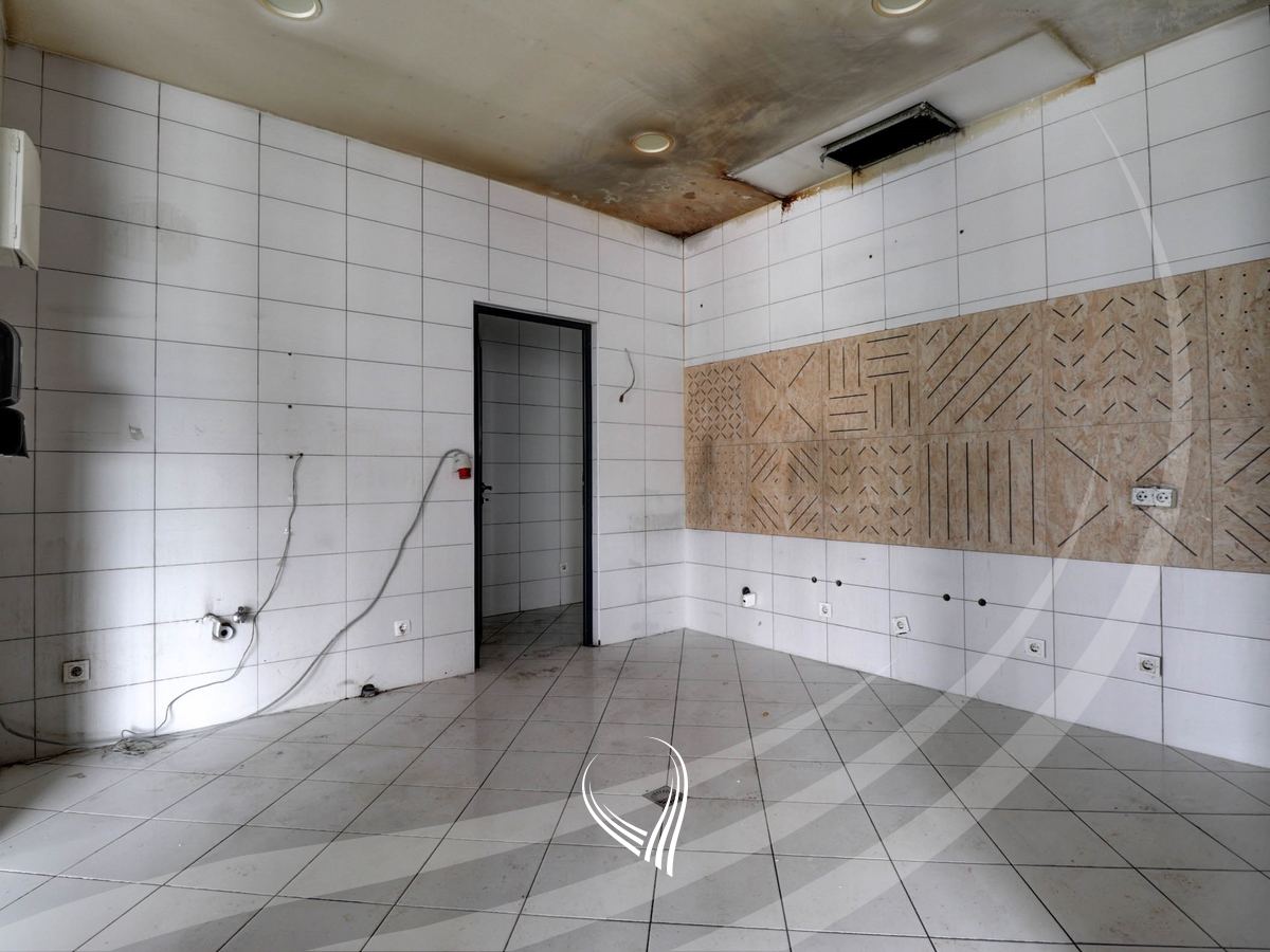 415m2 commercial space for rent in the Arbëria neighborhood17