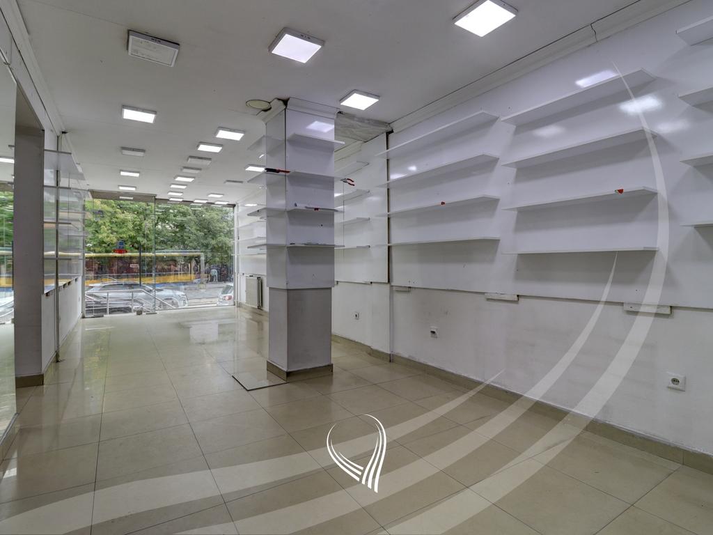 Lokal 60m2 me qira në Qendër
