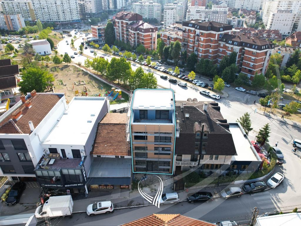 Commercial property 579m2 for rent in the Bregu i Diellit neighborhood2