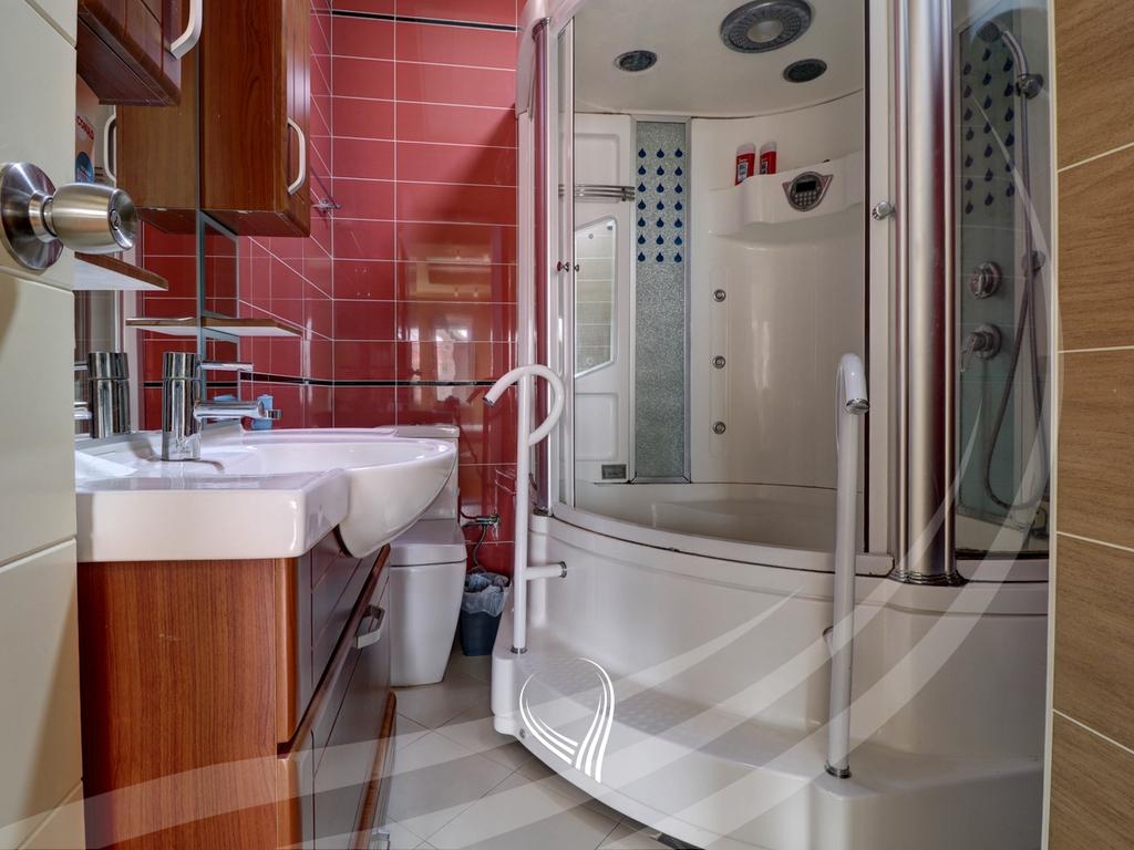 4-bedroom rental house in the Pejton neighborhood15