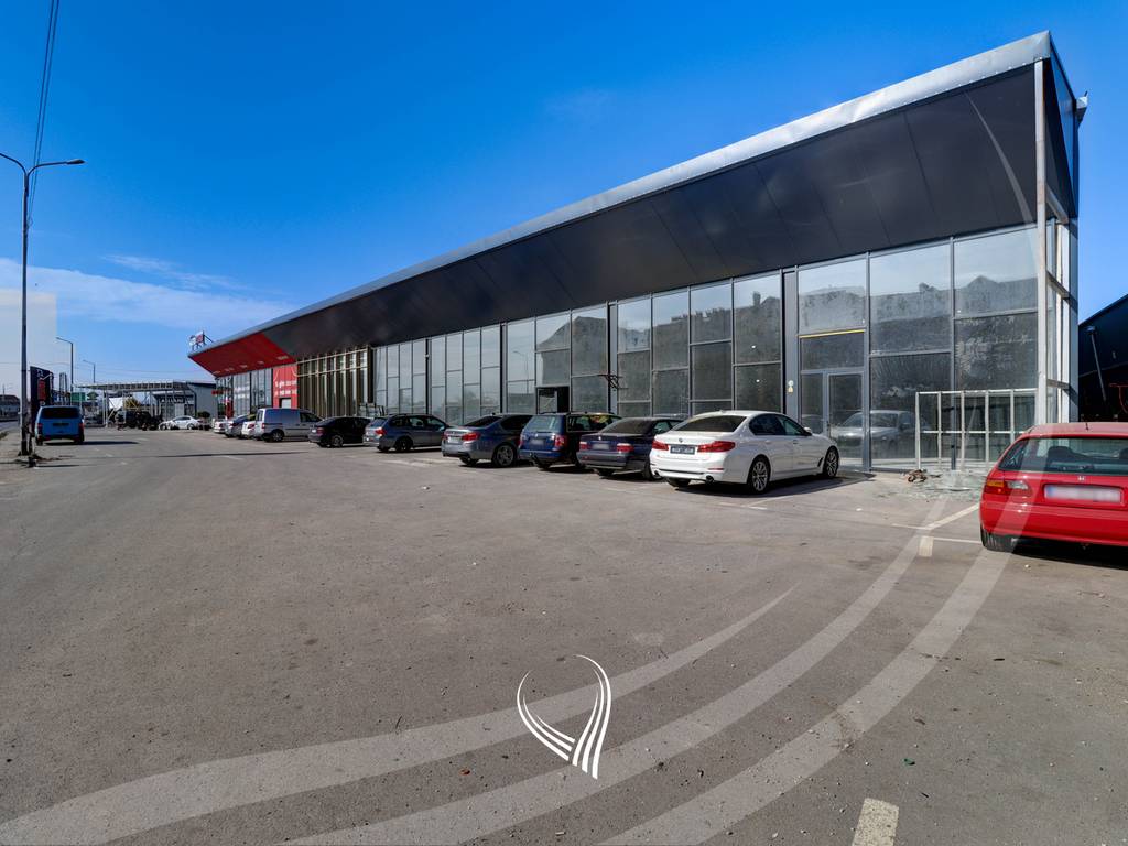 Objekt afarist 700m2 me qira në Fushë Kosovë - Bresje