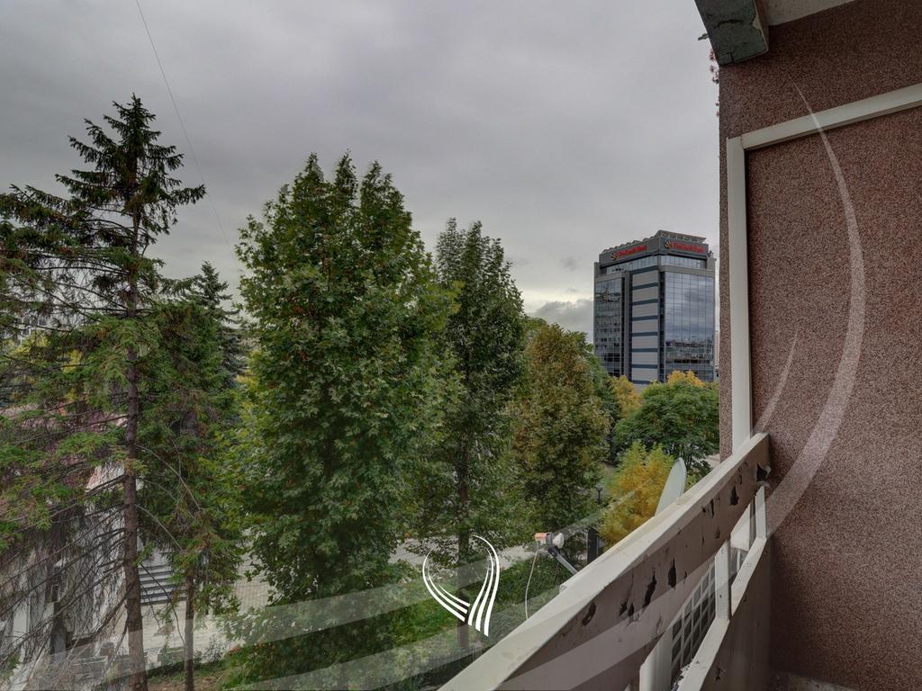 Banesë me 1 dhomë gjumi me qira në Qendër12