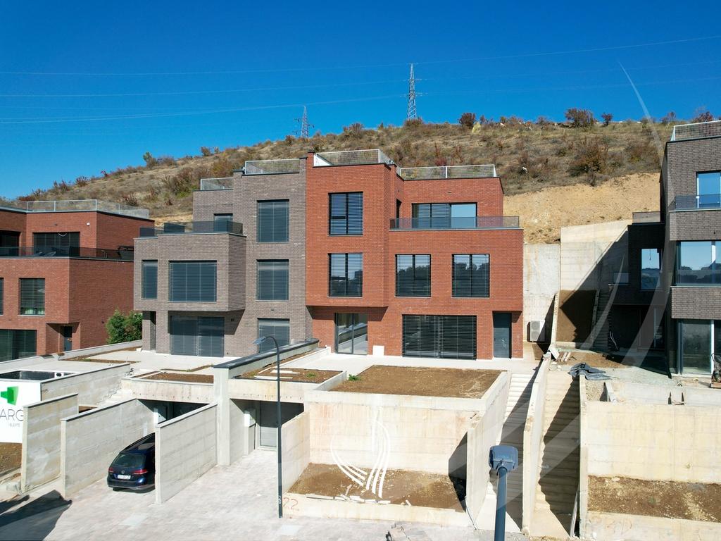 5-bedroom house for sale in Taukbahçe neighborhood – Green Row0
