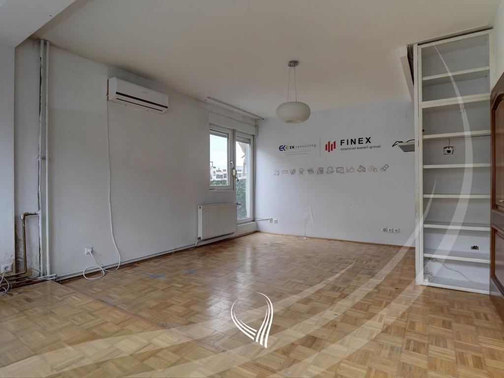 Office space with 3 rooms for rent in the Center1