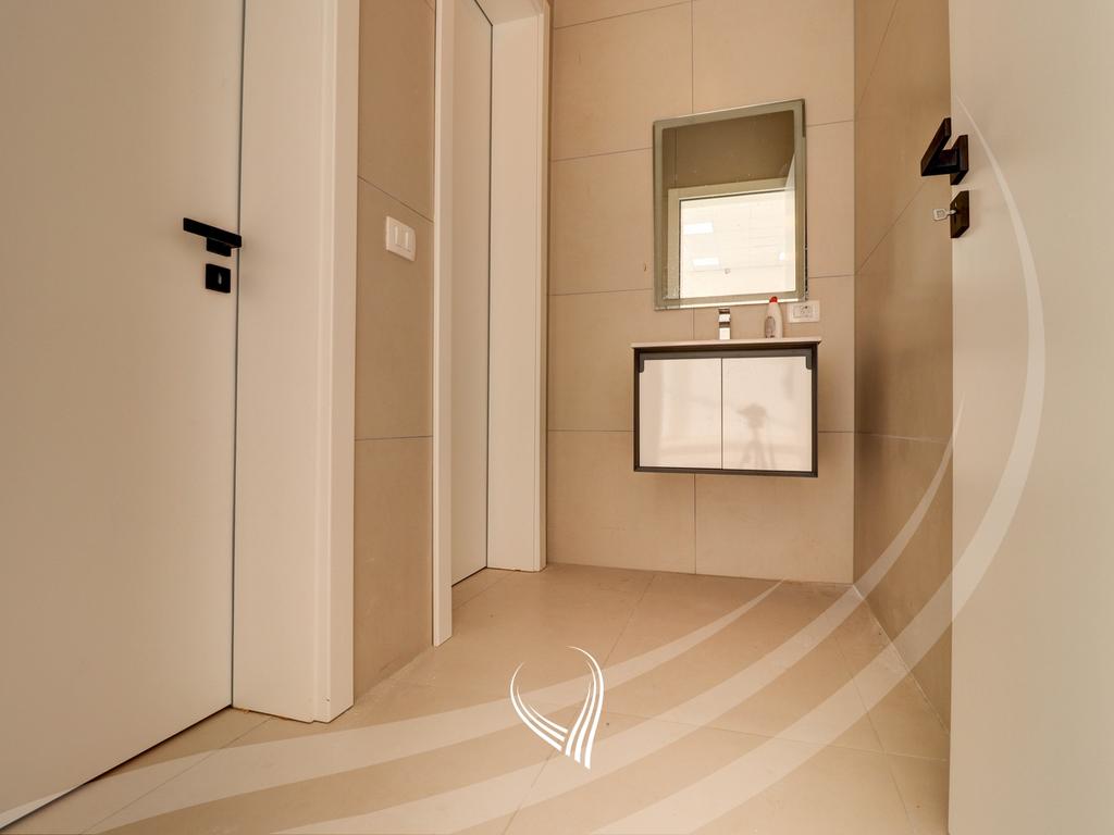 Lokal 210m2 me qira në lagjen Mati 1- Rruga C7