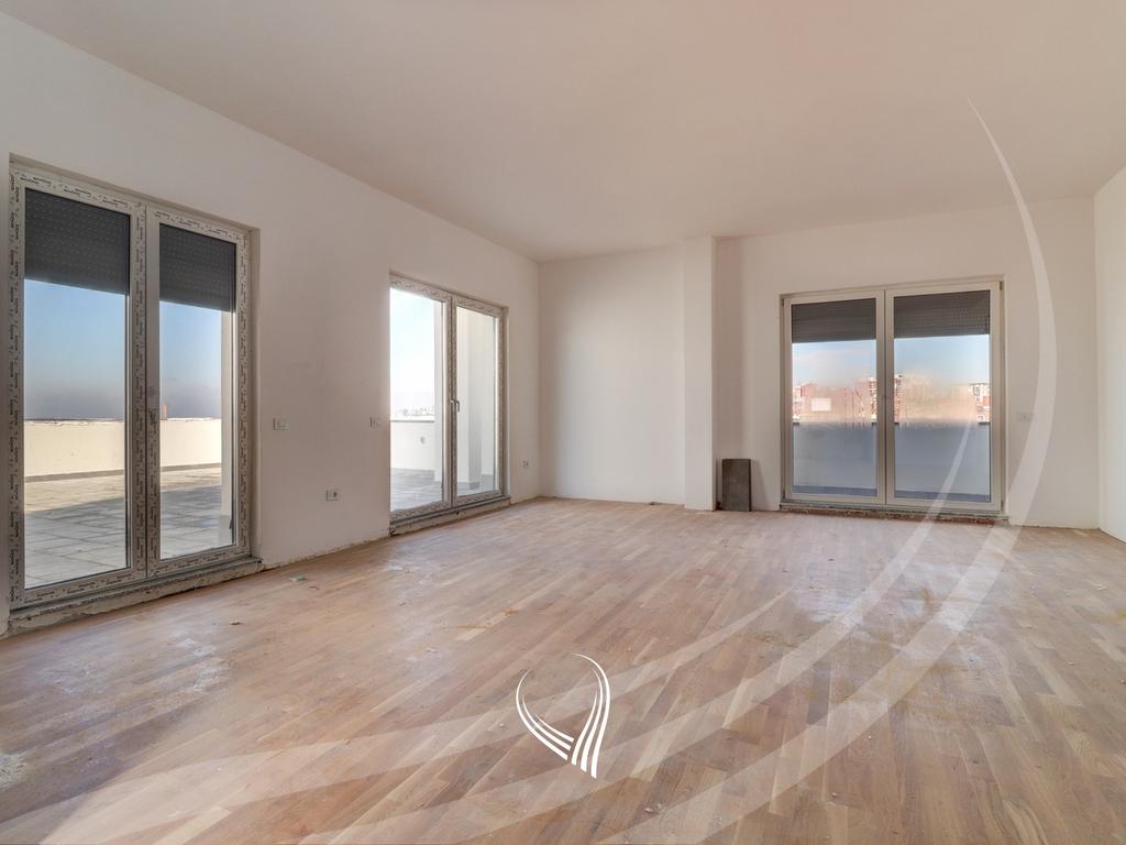 Penthouse me 4 dhoma gjumi në shitje në lagjen Mati 1 – Rruga A