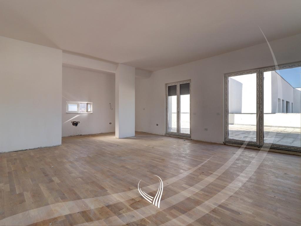 Penthouse me 4 dhoma gjumi në shitje në lagjen Mati 1 – Rruga A1