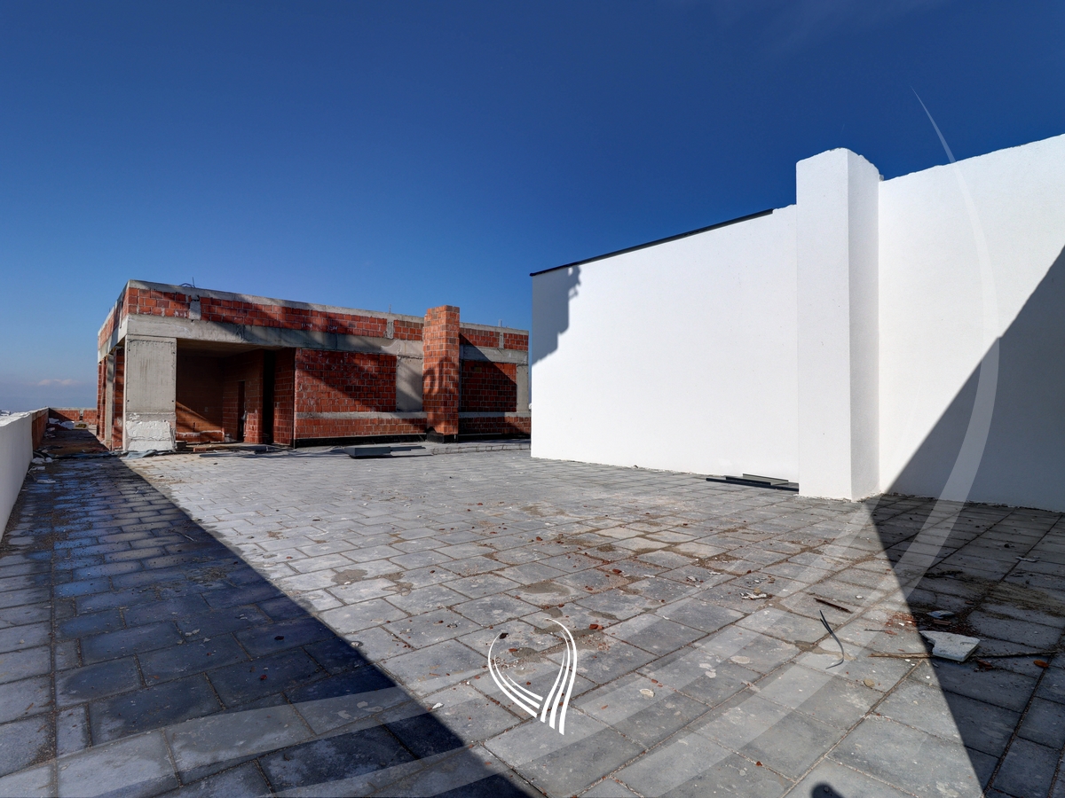 Penthouse me 3 dhoma gjumi në shitje në lagjen Mati 1 – Rruga A8