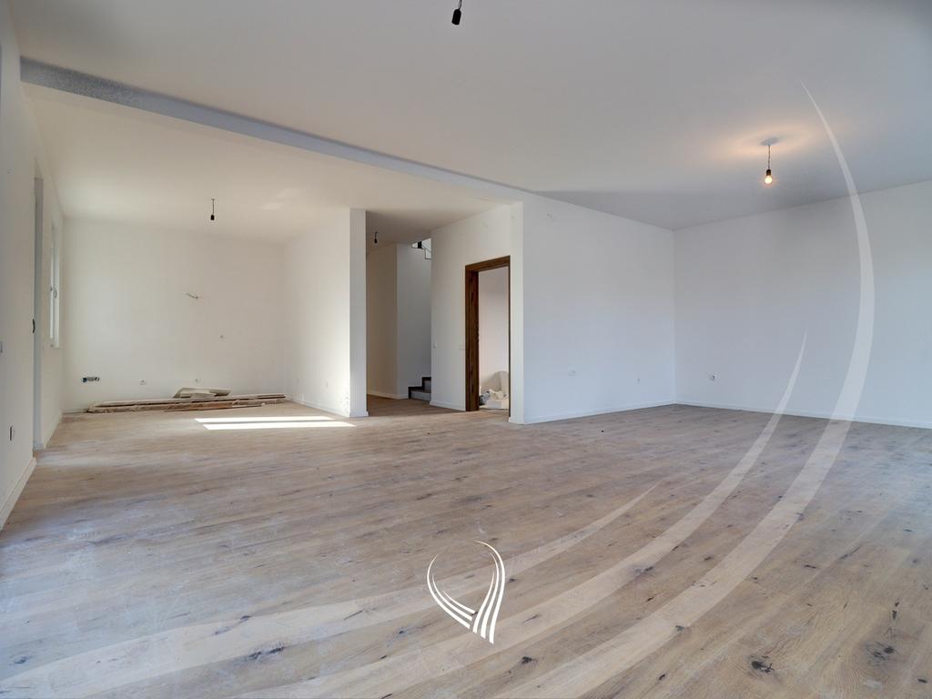 Shtëpi me 4 dhoma gjumi në shitje në Çagllavicë afër lagjes 0383