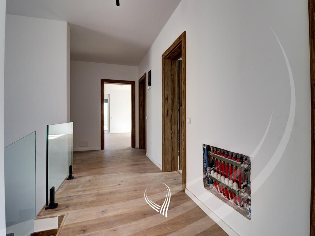 Shtëpi me 4 dhoma gjumi në shitje në Çagllavicë afër lagjes 03817