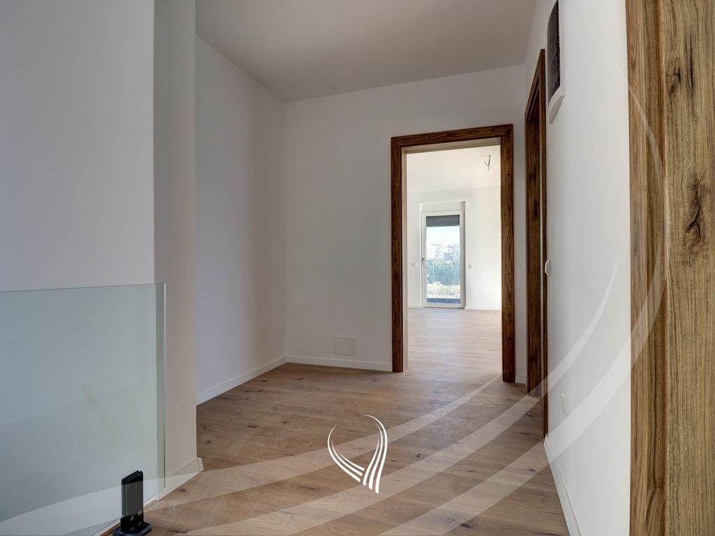 Shtëpi me 4 dhoma gjumi në shitje në Çagllavicë afër lagjes 03819