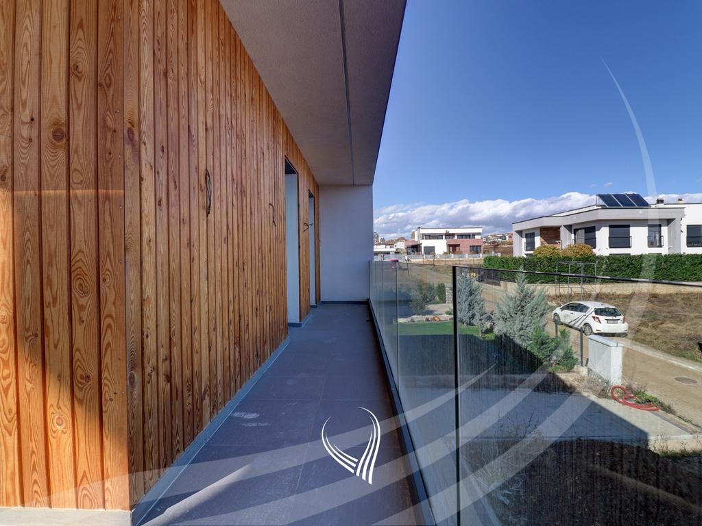 Shtëpi me 4 dhoma gjumi në shitje në Çagllavicë afër lagjes 03821