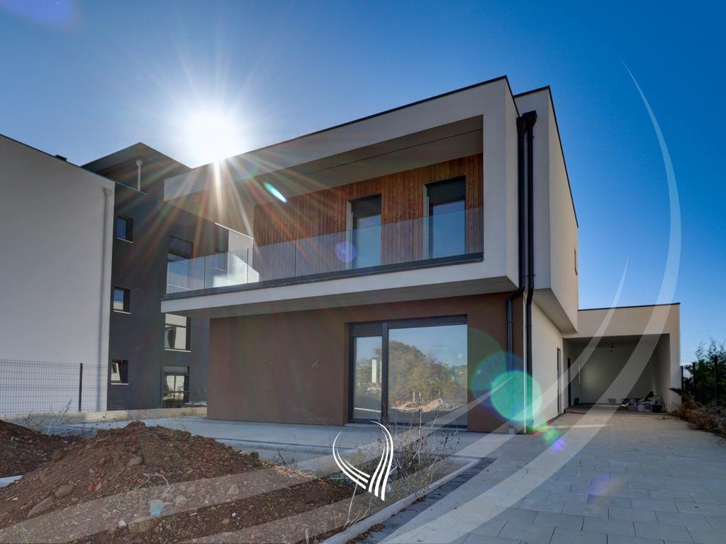 Shtëpi me 4 dhoma gjumi në shitje në Çagllavicë afër lagjes 03829