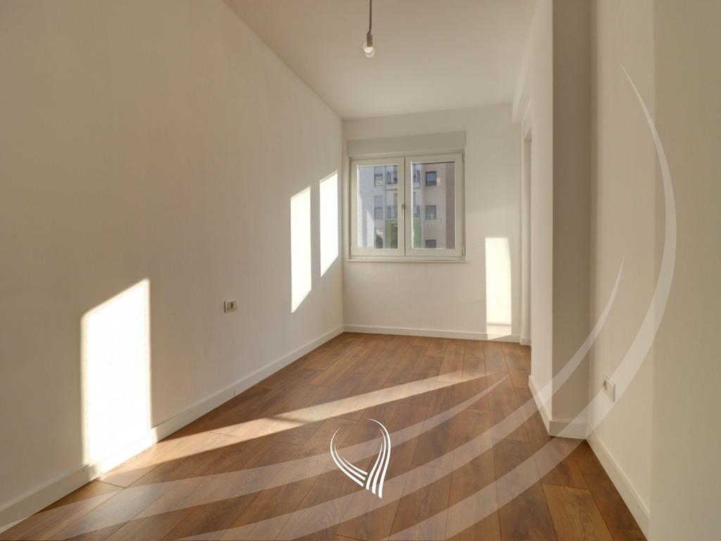 Banesë me 3 dhoma gjumi në shitje në lagjen Mati 17