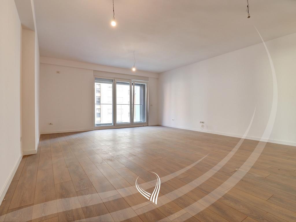 Banesë me 3 dhoma gjumi në shitje në lagjen Mati 1