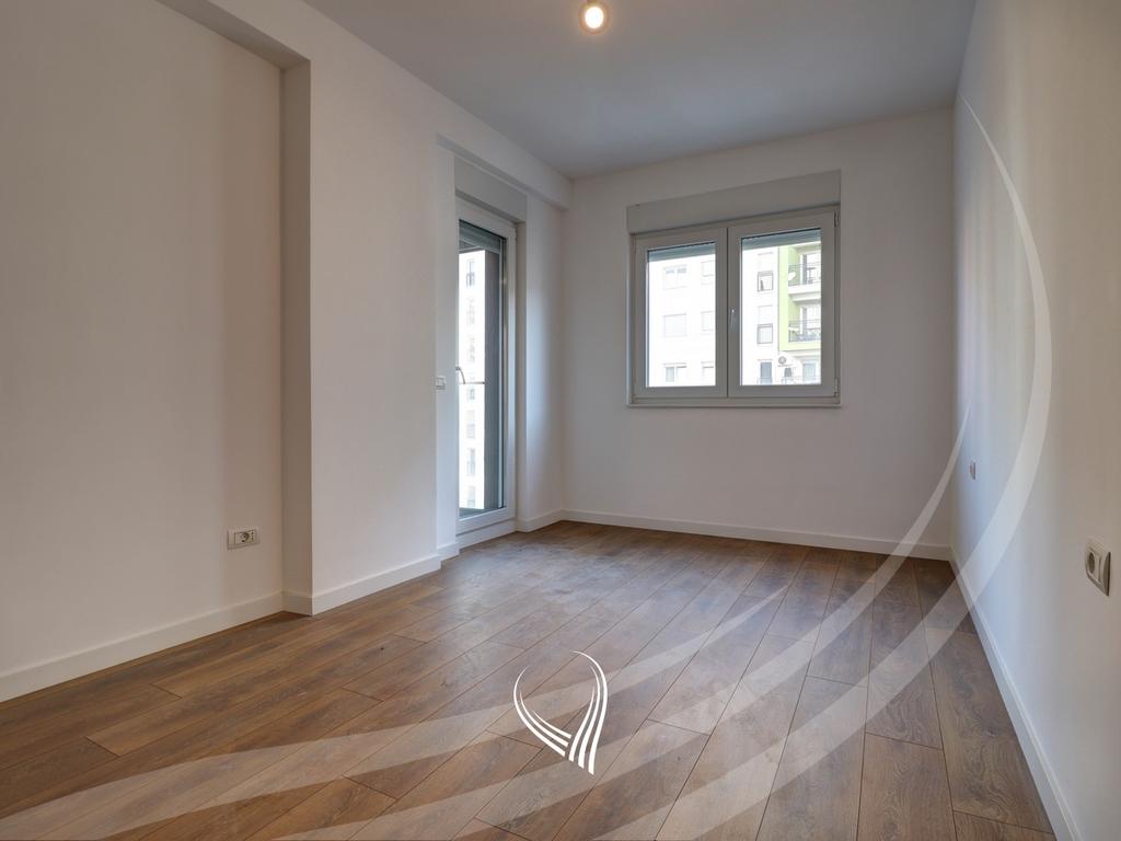 Banesë me 3 dhoma gjumi në shitje në lagjen Mati 16