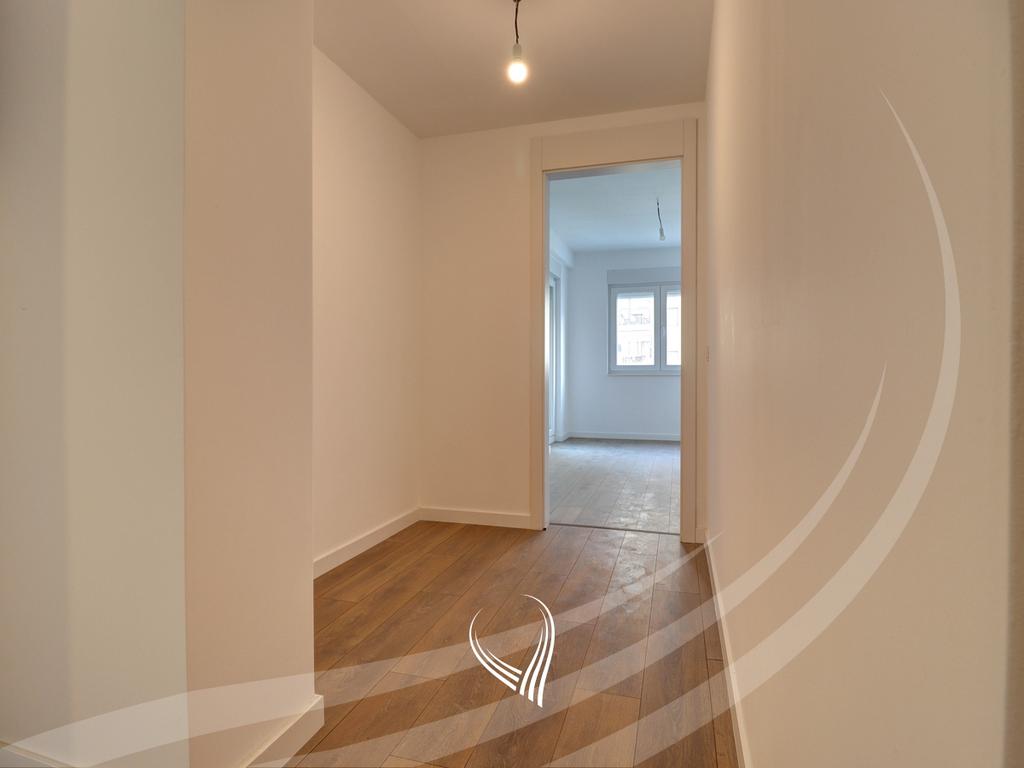 Banesë me 3 dhoma gjumi në shitje në lagjen Mati 19