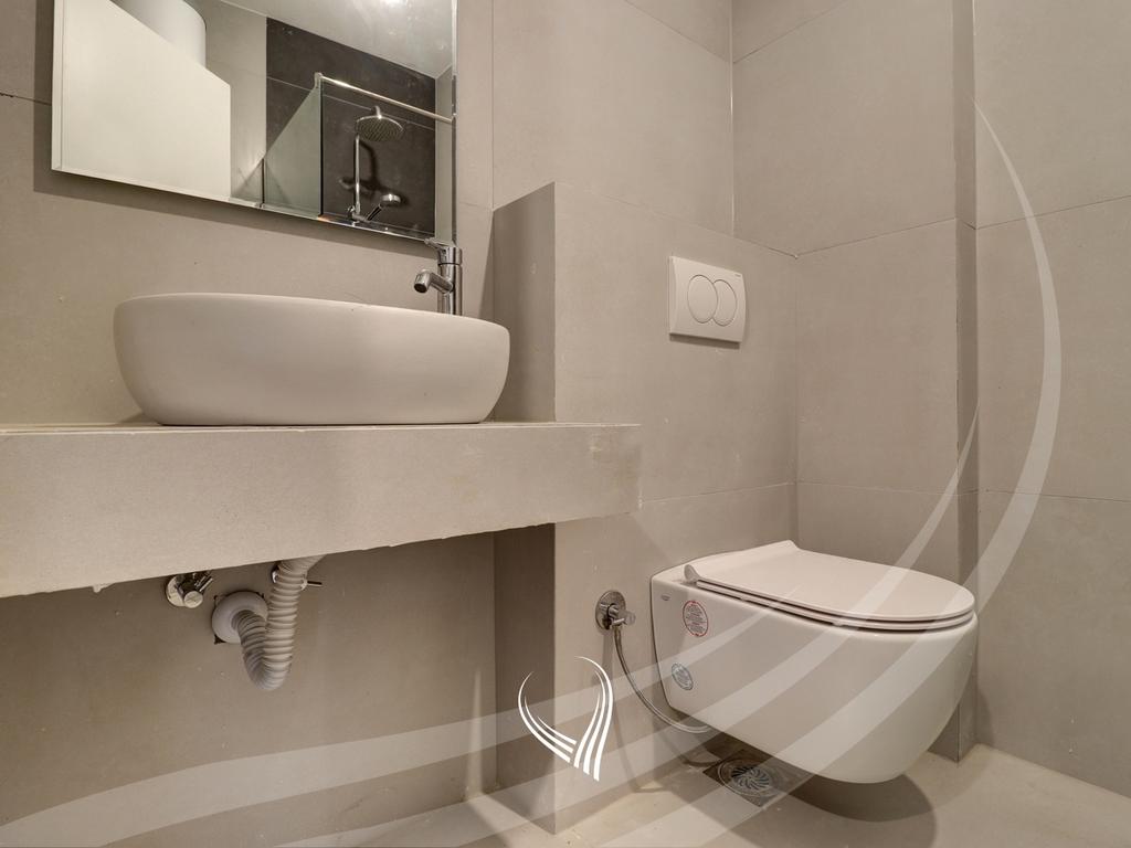 Banesë me 3 dhoma gjumi në shitje në lagjen Mati 111