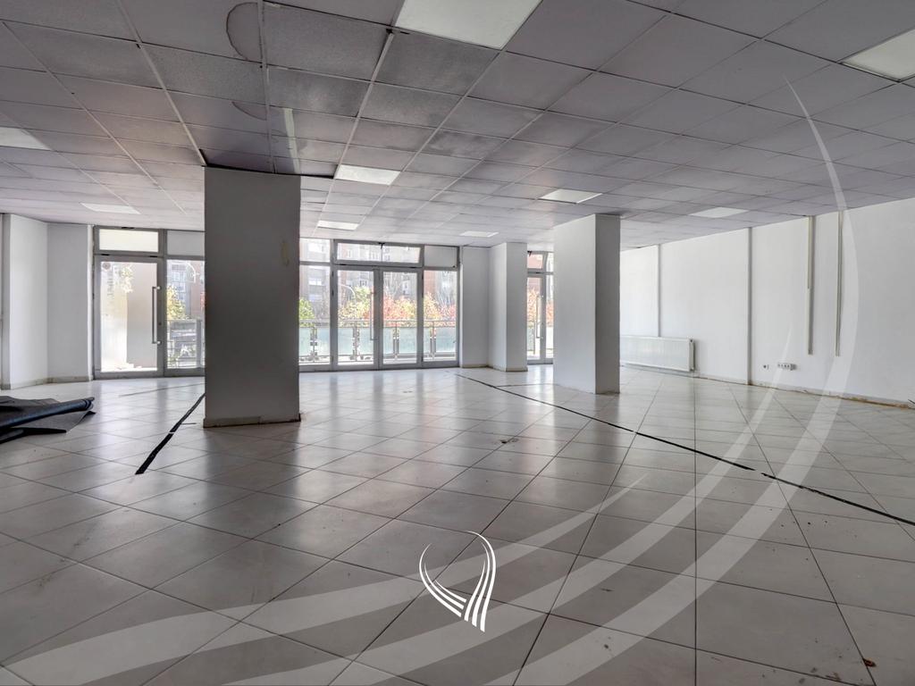 Lokal 196.36m2 në shitje në lagjen Lakrishtë1