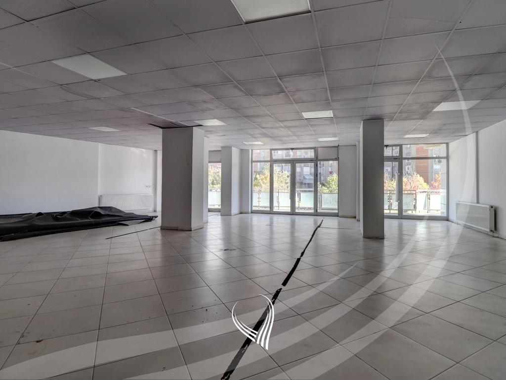 Local 196.36m2 for sale in the Lakrishtë neighborhood