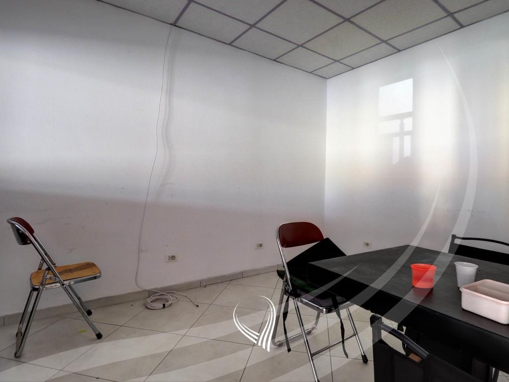 Lokal 196.36m2 në shitje në lagjen Lakrishtë4