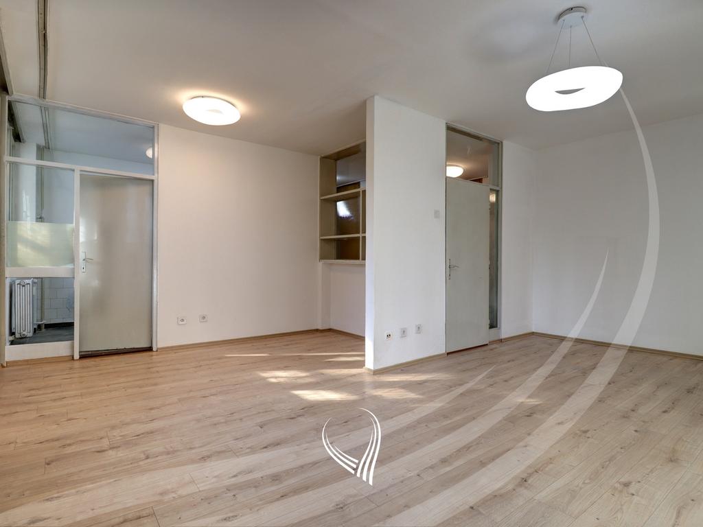 Zyre me 3 dhoma pune me qira në lagjen Aktash