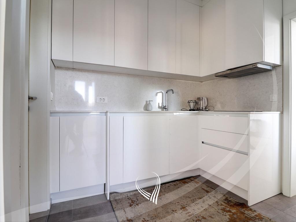 3-bedroom apartment for sale in the Center3