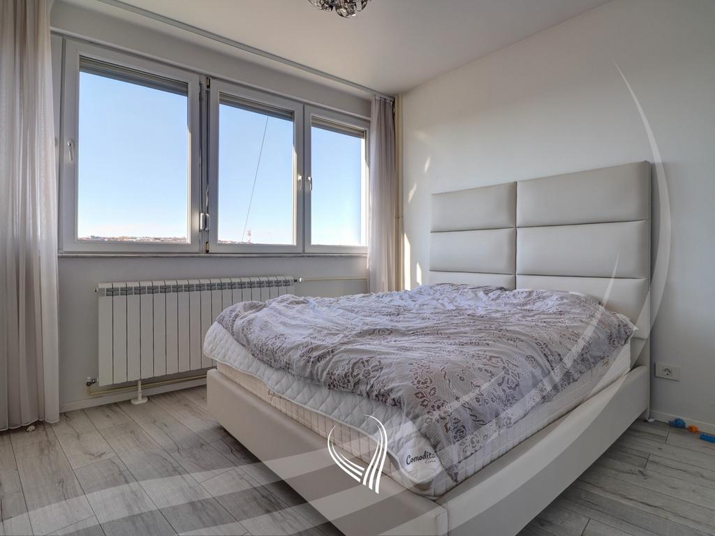 3-bedroom apartment for sale in the Center5