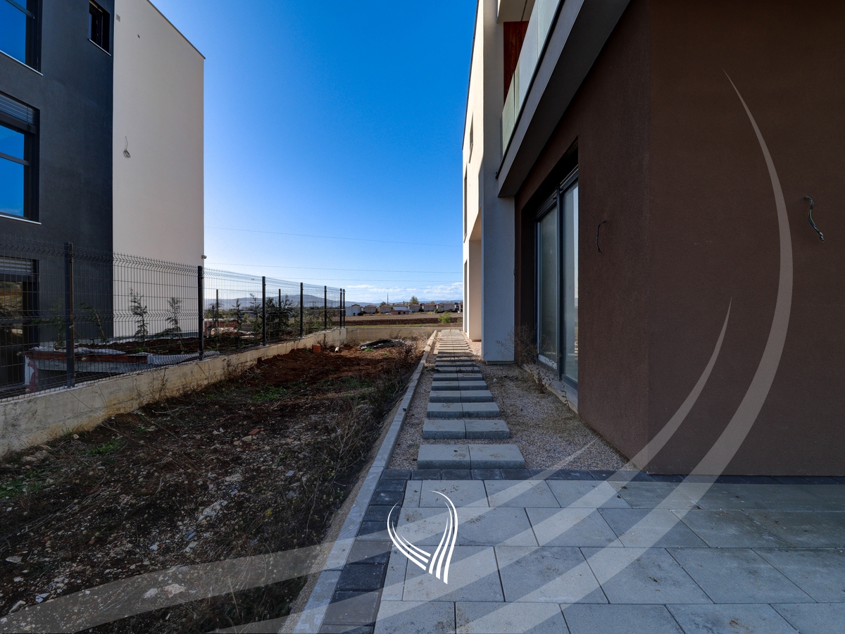 Shtëpi me 4 dhoma gjumi në shitje në Çagllavicë afër lagjes 03828