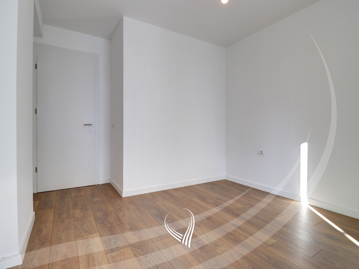 Banesë me 3 dhoma gjumi në shitje në lagjen Mati 14